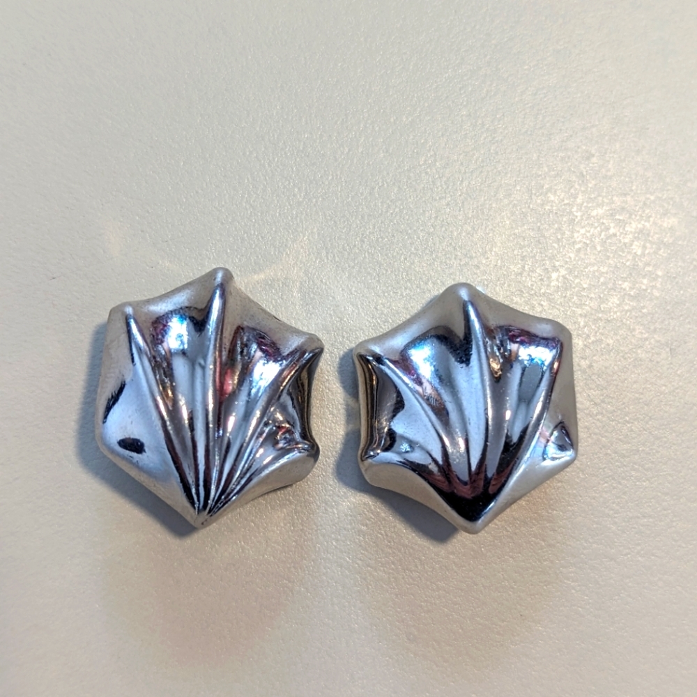 Vintage Vendome Silver Tone Clip On Shell Earrings